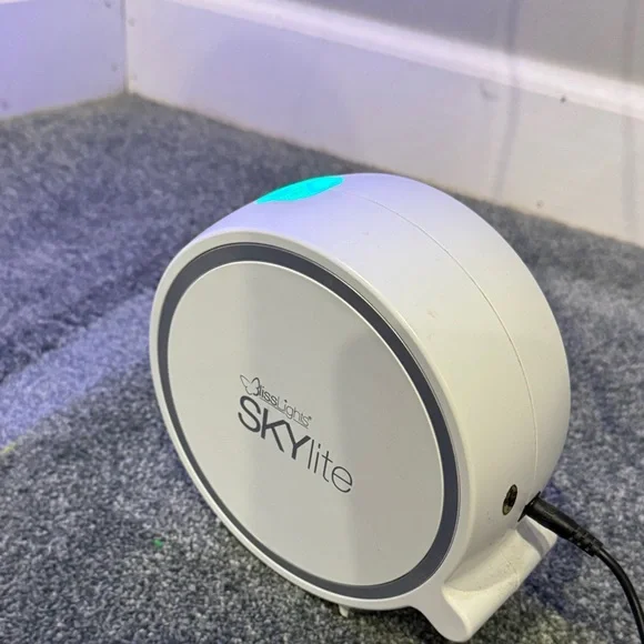 SkyLite White Projector - Picture 1 of 5